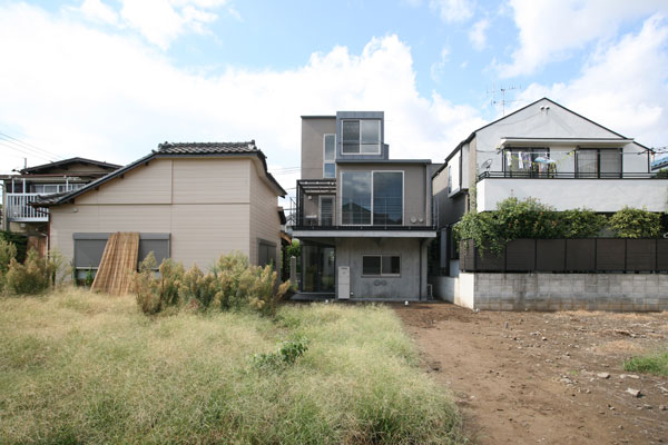 RC造と木造の混構造による３階建て住宅<br>
                                ※藤木隆男建築研究所にて担当